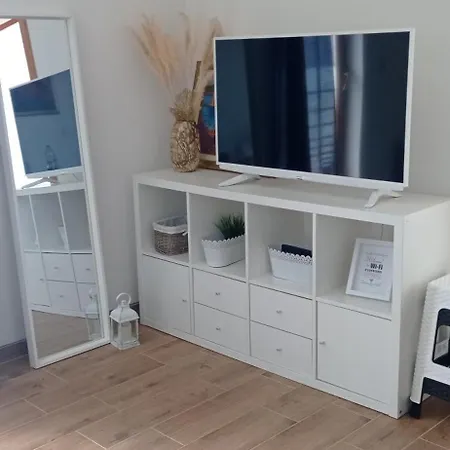 Cozy Apartmant With A Sea View In Орашац