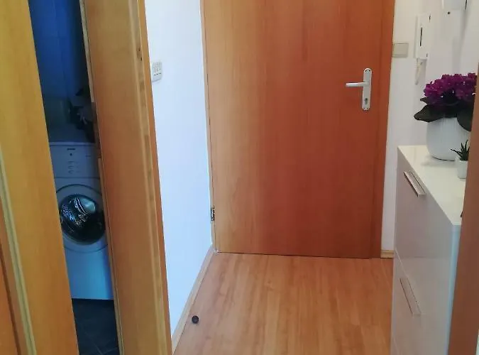 Cozy Apartmant With A Sea View In Орашац